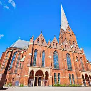 Esplora Amburgo al tuo ritmo con i tour hop-on hop-off – Vista panoramica, audio guide e fermate illimitate nel 2026