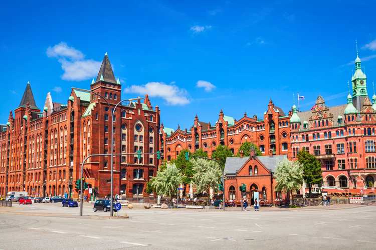 Discover Hamburg with official hop-on hop-off bus tours – Flexible routes, iconic monuments, and panoramic city views 2026
