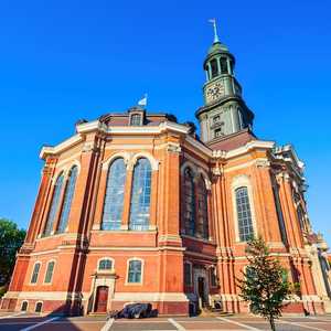 Sali sul bus scoperto a Amburgo, Germania – Scopri monumenti, attrazioni e luoghi nascosti con il tour hop-on hop-off nel 2026