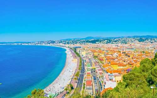 Open-Top-Bus an der Promenade des Anglais in Nizza